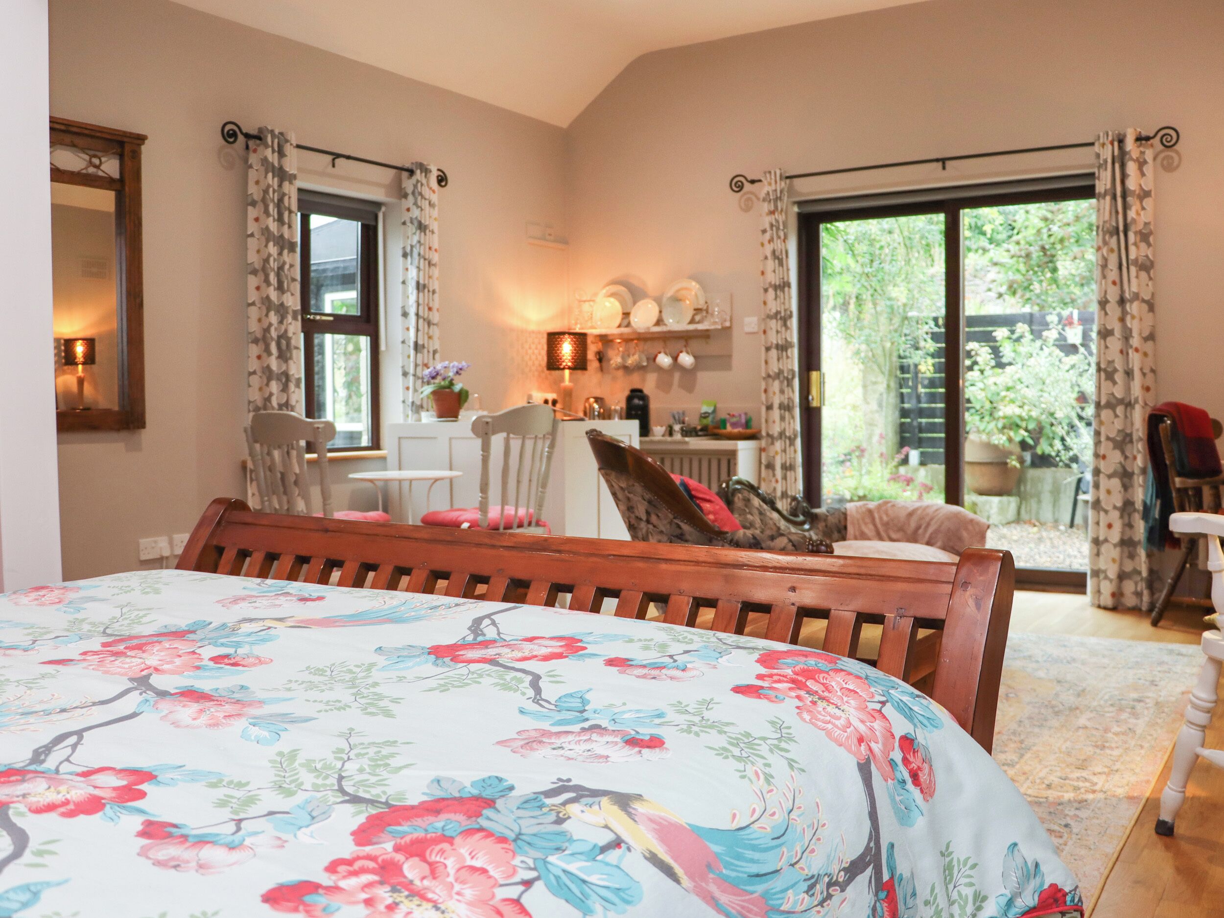 1 bedroom, individually decorated, individually furnished, free WiFi