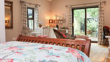 1 bedroom, individually decorated, individually furnished, free WiFi