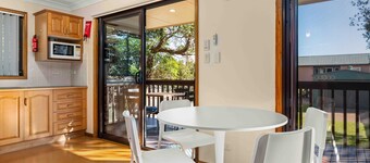 OP Chill Estate - Pet Friendly & Waterfront home - Sleeps 15!