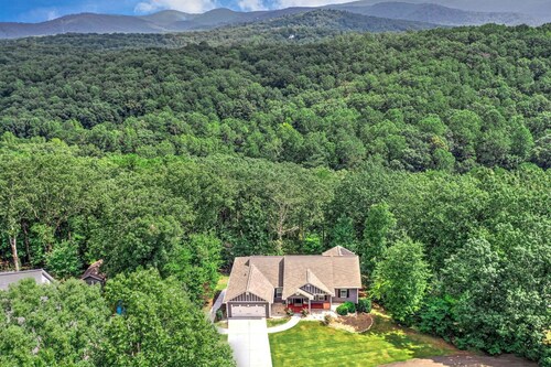 Serene Surroundings, Movie Nights, Cookouts & Fireside Sips Near Downtown Fun - The Winchester House