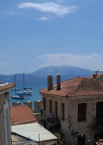 Lepanto Port Vibes – Sea & Castle View Apartment in the heart of town