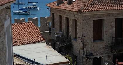 Lepanto Port Vibes – Sea & Castle View Apartment in the heart of town