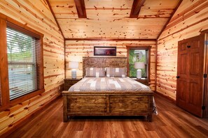 8 bedrooms, free WiFi, bed sheets