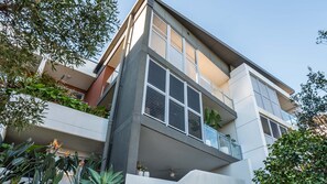 Exterior - Barramul on the Park with Pool & Gym Access (Bulimba)