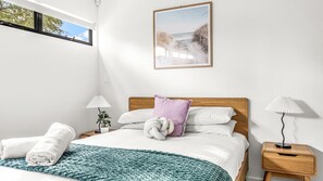 3 chambres, bureau, fer et planche à repasser, accès au Wi-Fi (inclus)