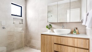 Shower, hair dryer, towels