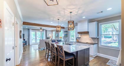 3BR/3BA cottage within gated Reynolds Lake Oconee and Marina Cove.