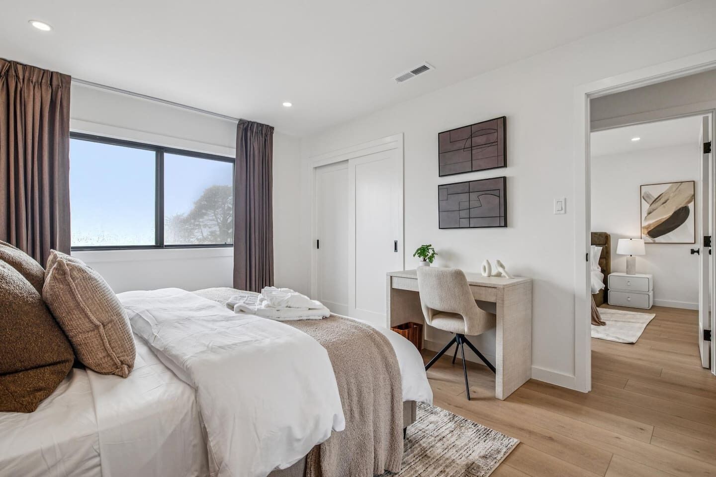 5 slaapkamers, een strijkplank/strijkijzer, wifi, beddengoed