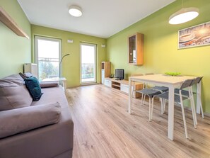 TV - Riverwalk Charming Apartment (Wrocław)