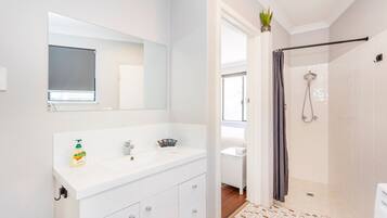 Shower, hair dryer, towels