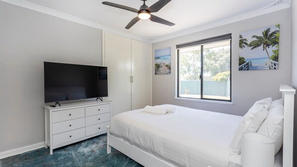 2 bedrooms, iron/ironing board, free WiFi, bed sheets