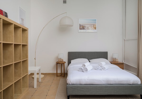 1 habitación, tabla de planchar con plancha, wifi y ropa de cama 