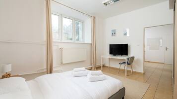 1 habitación, tabla de planchar con plancha, wifi y ropa de cama