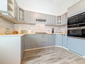 Fridge, microwave, oven, stovetop
