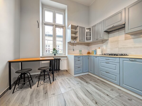 Fridge, microwave, oven, stovetop