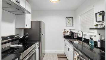 Standard-Apartment, 1 Queen-Bett und Schlafsofa, Nichtraucher, Terrasse | Eigene Küche