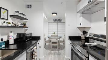 Standard Apartment, 1 Queen Bed with Sofa bed, Non Smoking, Patio | Private kitchen | Full-sized fridge, microwave, oven, stovetop
