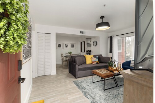 Cozy UF Condo Near Shands UF on Archer