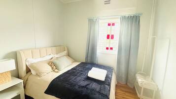 Iron/ironing board, WiFi, bed sheets