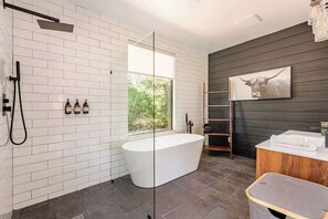 Shower, hair dryer, towels - Relaxing Ranch, Friendly Animals, Modern Stay (Cedar Creek)