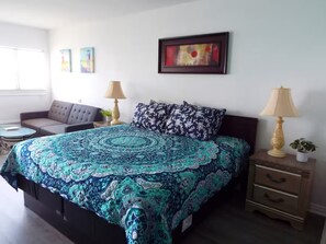 Tabla de planchar con plancha, wifi gratis y ropa de cama 