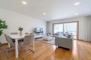 Interior - Stylish Home w/ Garage & Terrace by HostWise (Senhora da Hora)