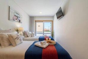 3 habitaciones, tabla de planchar con plancha y cuna de viaje 
