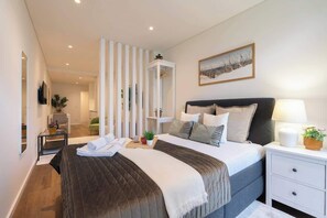 2 habitaciones, tabla de planchar con plancha y cuna de viaje 