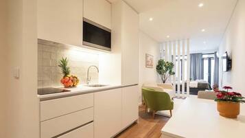 Refrigerador, microondas, horno y parrilla de estufa