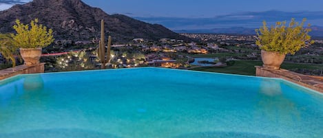 Lämmitetty uima-allas