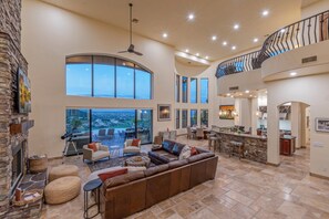 Smart TV, video games, table football, ping pong - Luxury Fountain Hills, VIEWS, Infinity Edge Pool, Hot Tub, Sleeps 18, Golf (Fountain Hills)