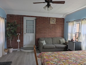 2 bedrooms, travel cot, free WiFi, bed sheets