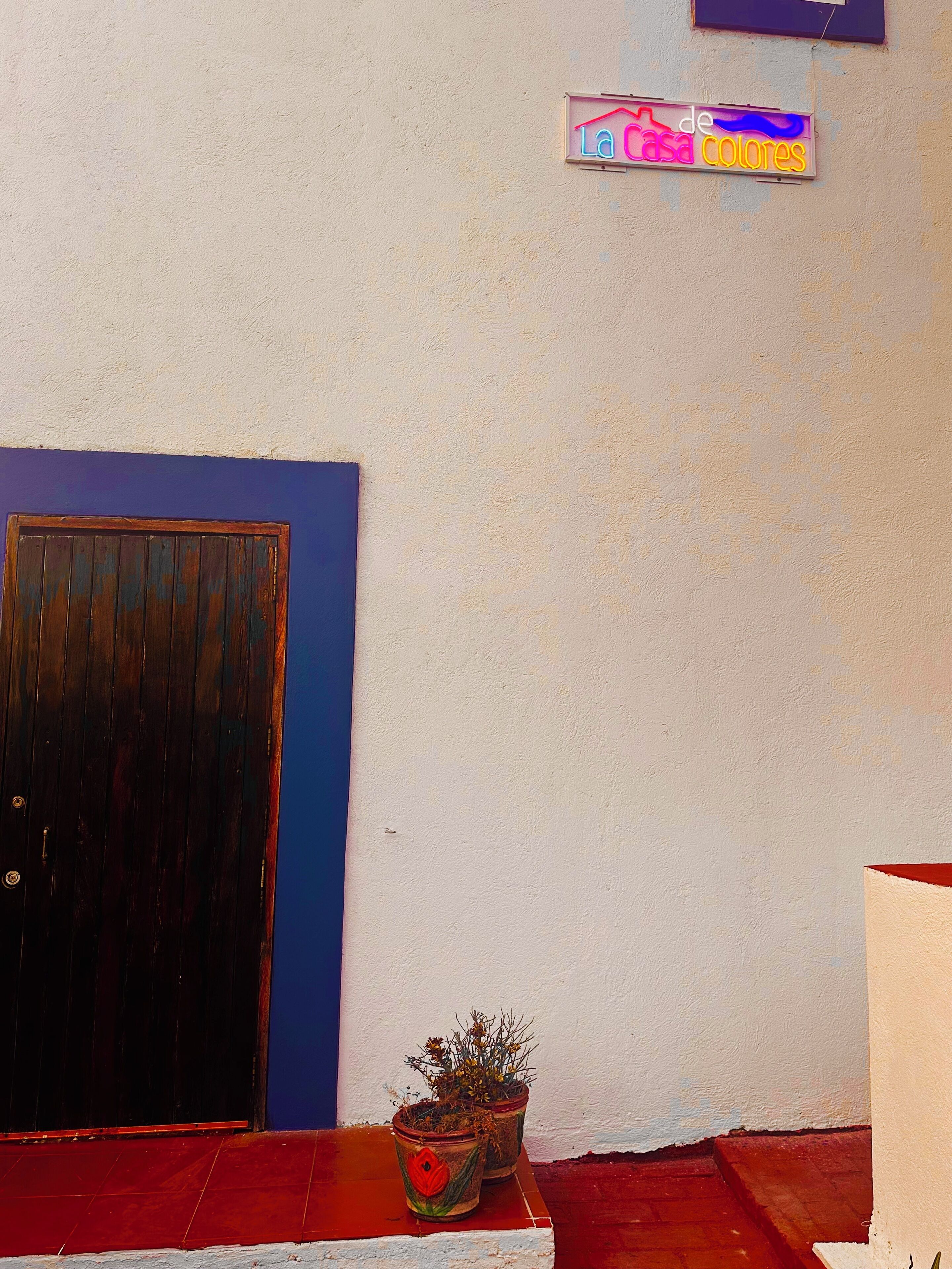 Vista frontal de la propiedad