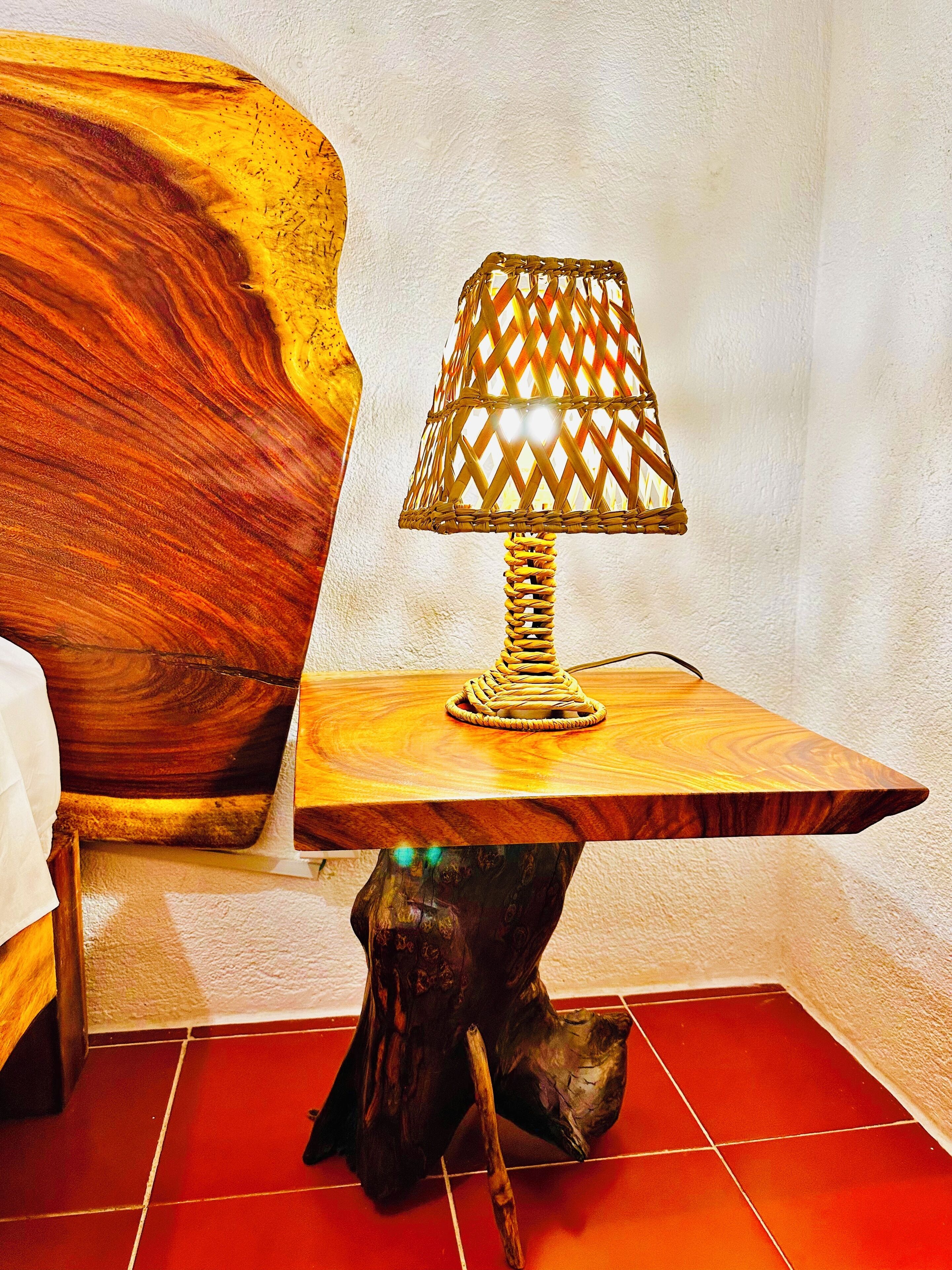 デスク、ノートパソコン用作業スペース、アイロン / アイロン台、WiFi (無料)