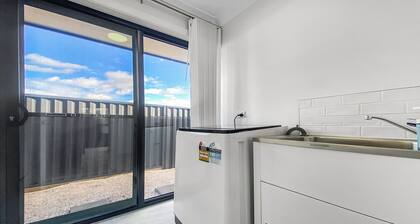 MARSHFIELD MANOR - BRAND NEW! CLOSE TO CBD and GLEN WILLOW STADIUM!