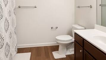 Towels, soap, shampoo, toilet paper