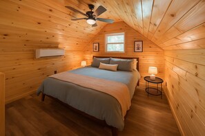 2 bedrooms, travel cot, free WiFi, bed sheets