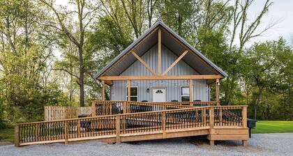 River Boat Ramp~Private HotTub~Lake Cumberland~Firepit~Pickleball~Playground