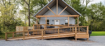 River Boat Ramp~Private HotTub~Lake Cumberland~Firepit~Pickleball~Playground