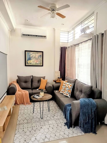 150m² Entire Home with Theater Foosball Karaoke BBQ