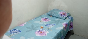 Economy Single Room | Ruang kerja komputer riba, langsir/tirai gelap terus, kalis bunyi