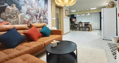 Hongdae: Spacious yard, group-friendly. Green, sunny, near biz—cozy
