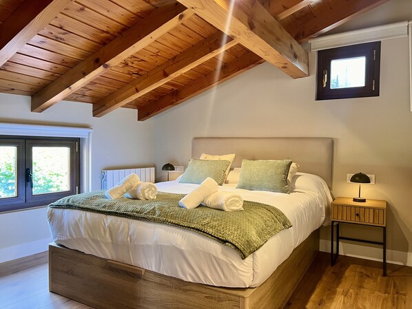 1 bedroom, desk, iron/ironing board, WiFi