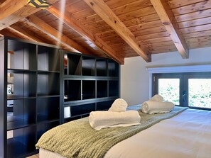 1 bedroom, desk, iron/ironing board, WiFi