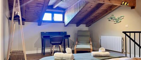 3 bedrooms, desk, iron/ironing board, free WiFi