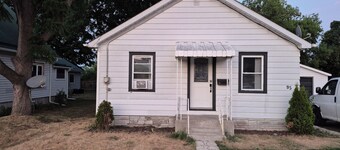 Freshly Renovated 2 bedroom house with big patio and backyard