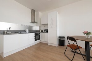 Fridge, microwave, oven, coffee/tea maker