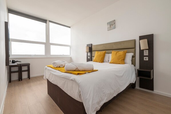 1 bedroom, desk, iron/ironing board, Internet