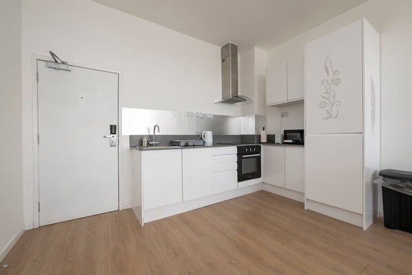 Fridge, microwave, oven, coffee/tea maker