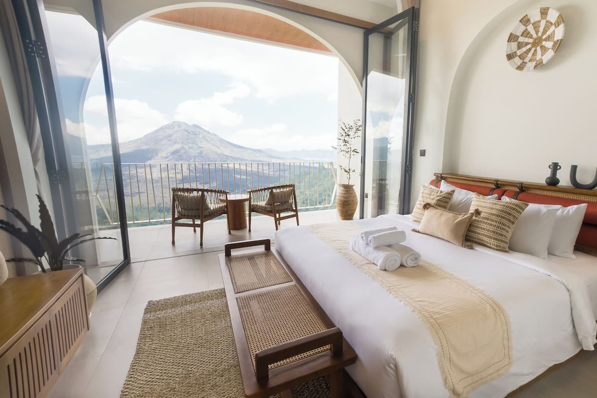 Deluxe Double Room, Mountain View | Desk, free WiFi, bed sheets